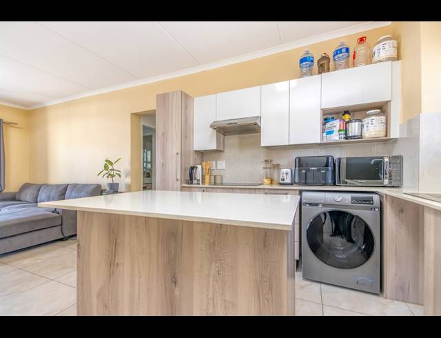 2 BEDROOM APARTMENT SOLD IN RANDPARK RIDGE